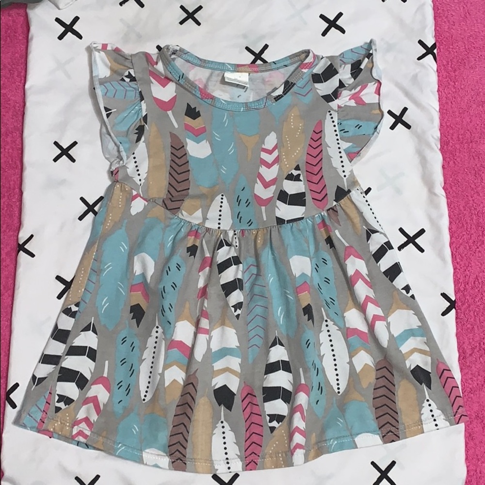 boutique stretchy feather shirt size 5-6T